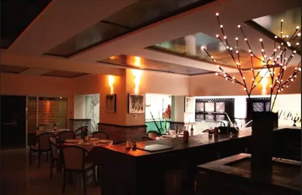 Hotel La Alhondiga ปวยบลา ภายนอก รูปภาพ