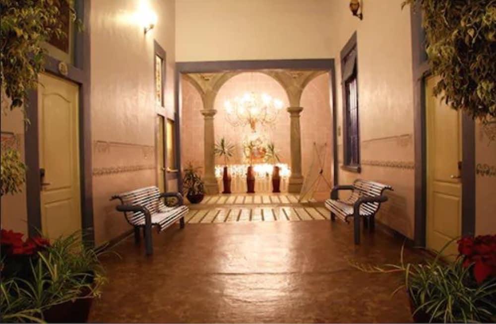 Hotel La Alhondiga ปวยบลา ภายนอก รูปภาพ