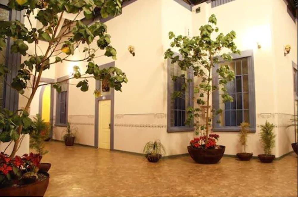 Hotel La Alhondiga ปวยบลา ภายนอก รูปภาพ