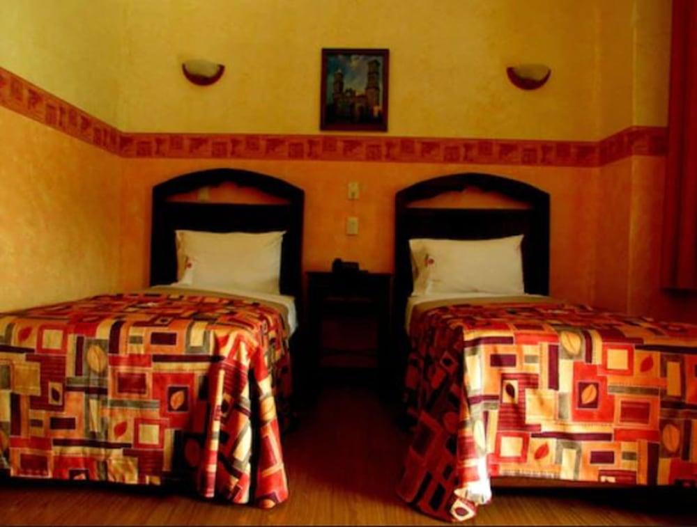 Hotel La Alhondiga ปวยบลา ภายนอก รูปภาพ