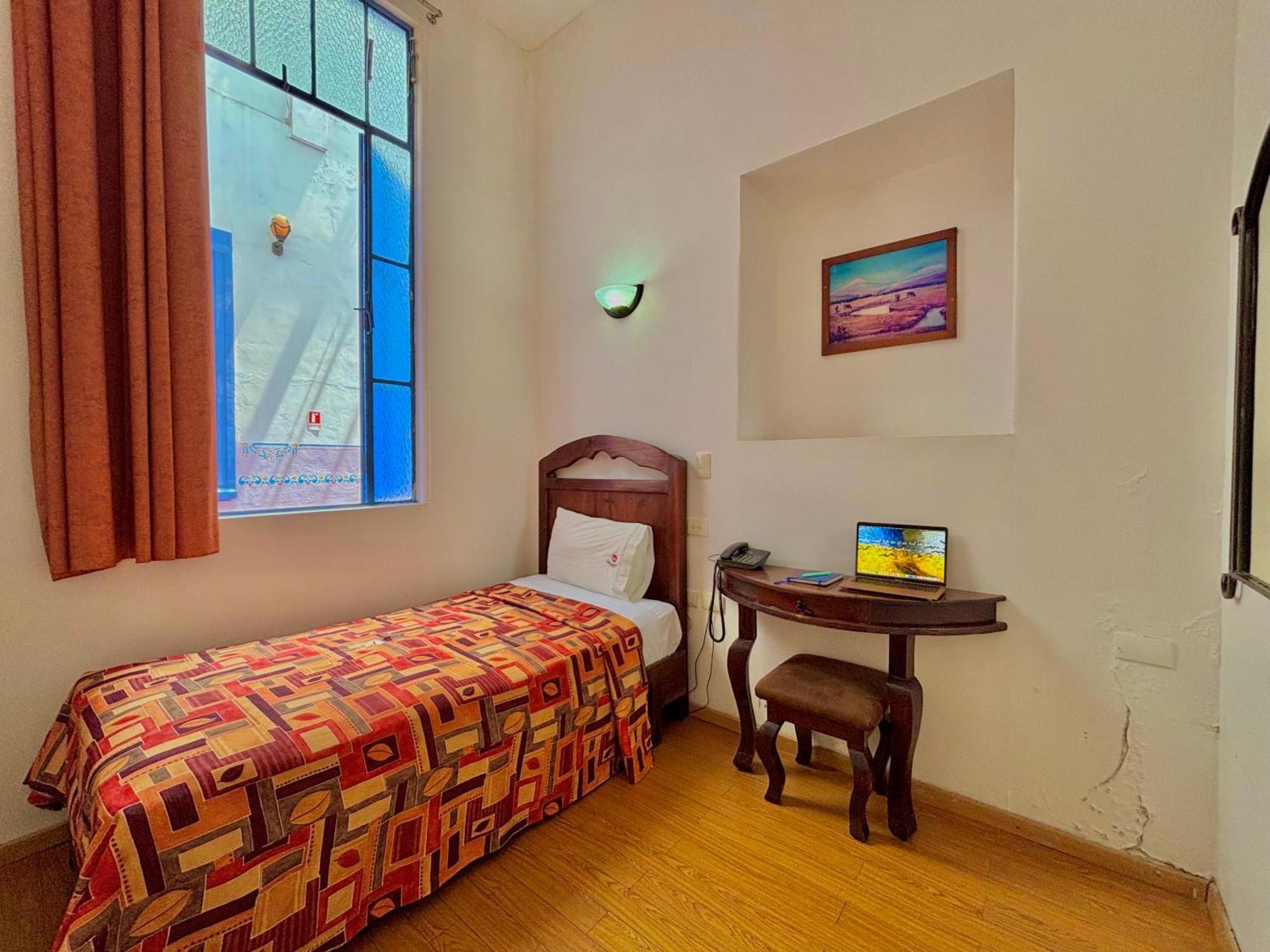 Hotel La Alhondiga ปวยบลา ภายนอก รูปภาพ