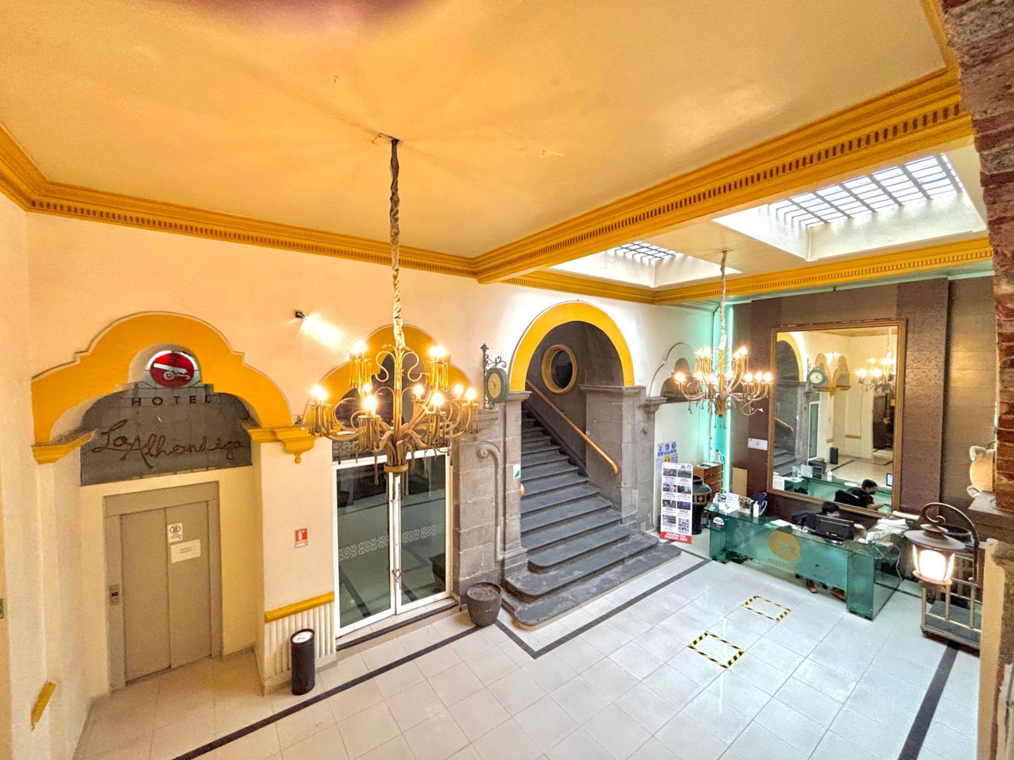 Hotel La Alhondiga ปวยบลา ภายนอก รูปภาพ