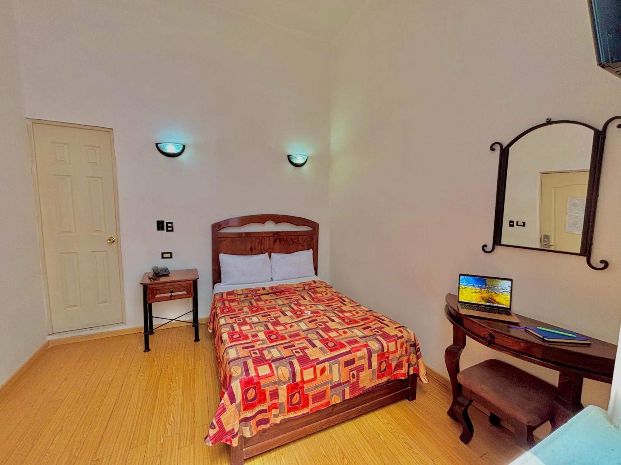 Hotel La Alhondiga ปวยบลา ภายนอก รูปภาพ