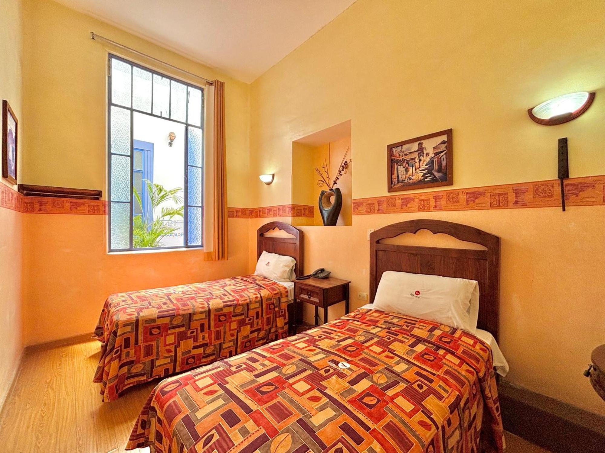 Hotel La Alhondiga ปวยบลา ภายนอก รูปภาพ